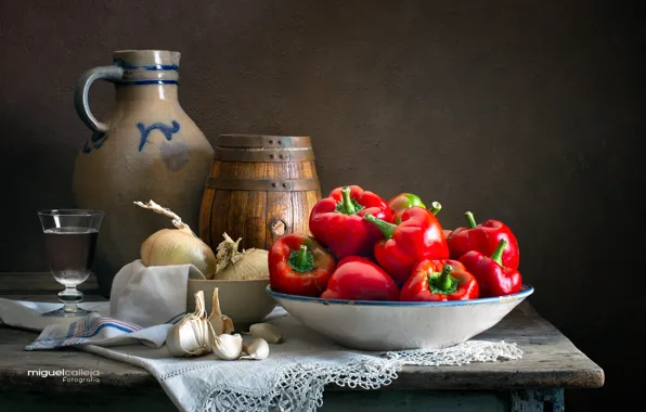Water, glass, bow, pepper, pitcher, garlic, barrel
