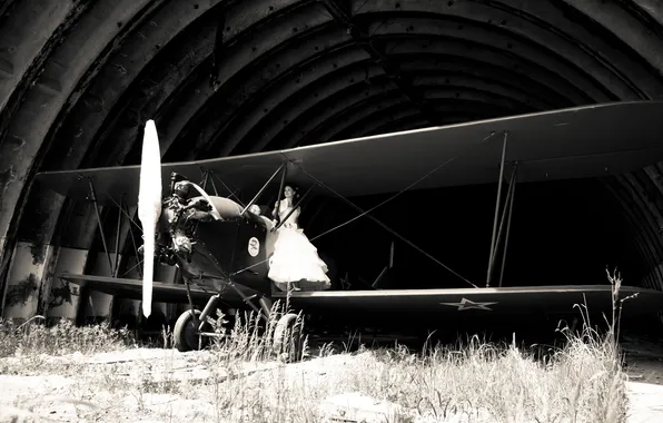 Picture Girl, brunette, hangar, the plane, the bride, black and white
