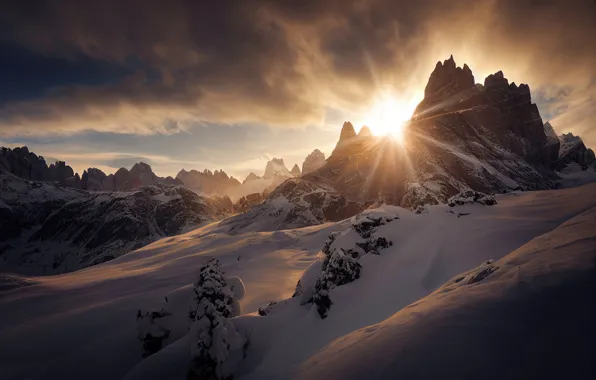 Winter, the sun, clouds, rays, light, snow, landscape, mountains