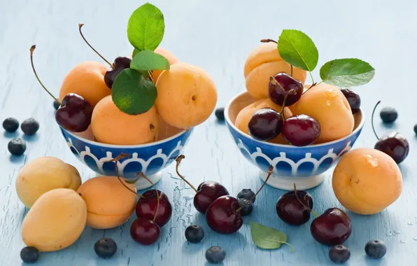 Blueberries, fruit, apricot, cherry, leaves, bowls