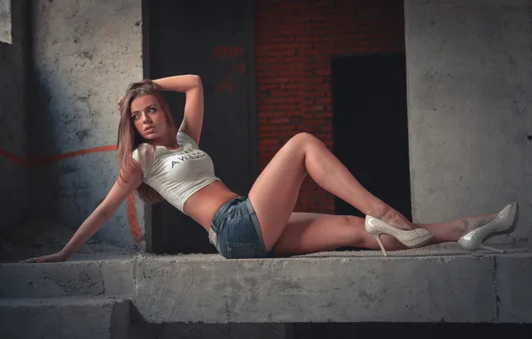 Picture girl, shorts, legs, beautiful, model, heels, T-shirt