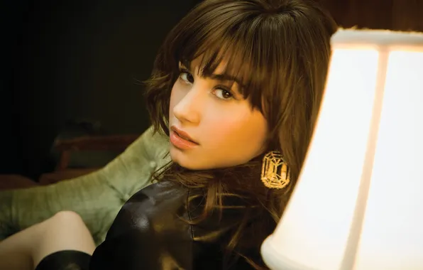 Picture room, Lamp, earring, Demi Lovato