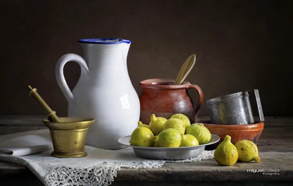 Dishes, pot, pitcher, still life, mortar, figs