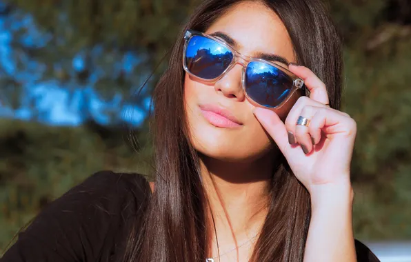 Girl, face, hair, hands, lips, sunglasses