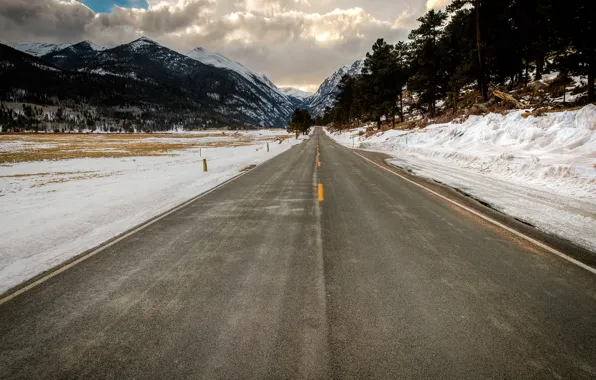 Picture road, snow, mountains