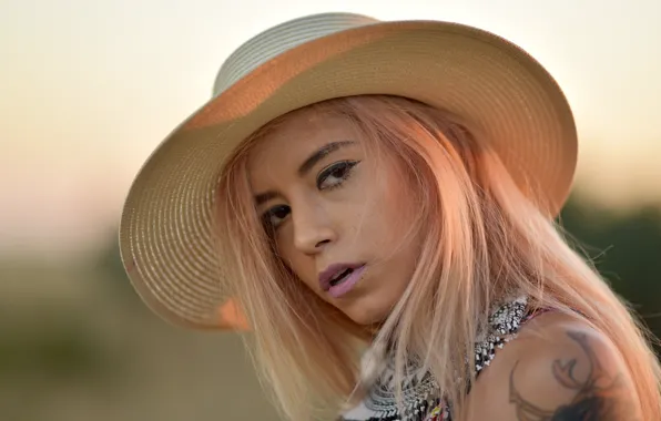Look, face, hat, Bianca