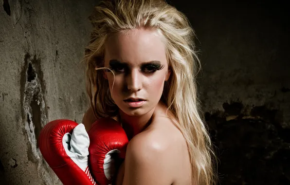 Picture look, makeup, blonde, gloves