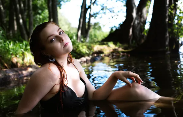 Picture girl, drops, neckline, in the water