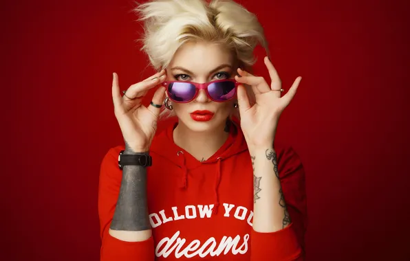 Picture look, face, style, model, hands, tattoo, glasses, blonde