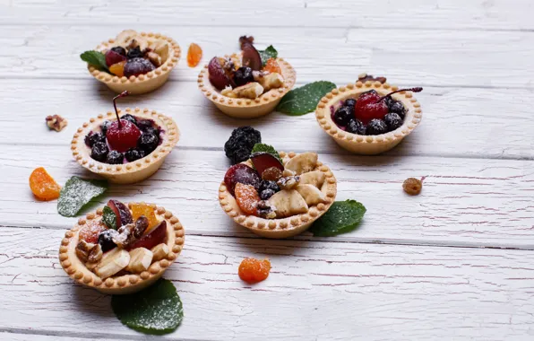 Bananas, nuts, dessert, nuts, fruits, raisins, greenery, tartlets