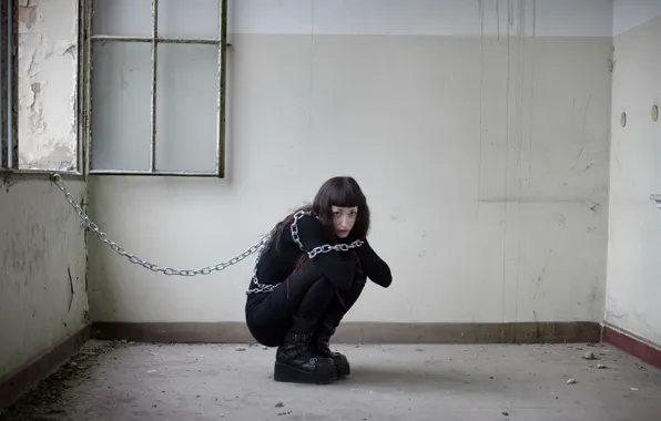 Picture girl, the situation, chain