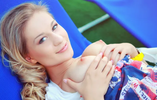 Girl, Chest, Look, Blonde, Model, Lips, Face, Eyes