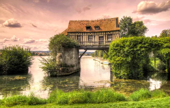 Picture the sky, trees, house, river, boat, support