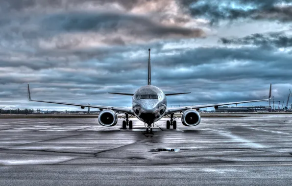 Picture airport, the plane, Boeing 737