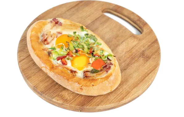 Egg, cheese, vegetables, pizza, bacon