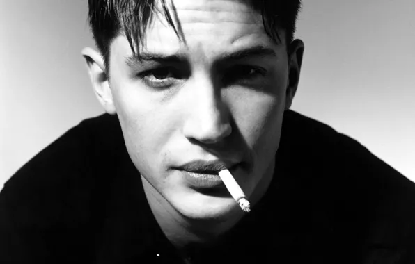 Cigarette, actor, Male, smokes, Tom Hardy