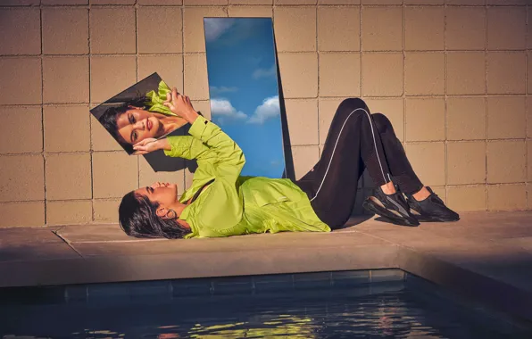 Picture pose, reflection, actress, mirror, lies, singer, Selena Gomez
