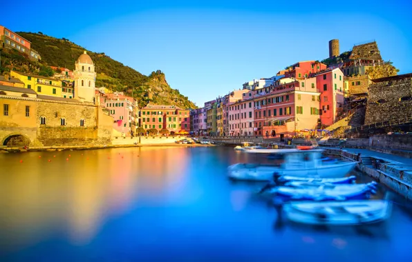Picture the sky, the sun, mountain, home, boats, Italy, Bay, Vernazza