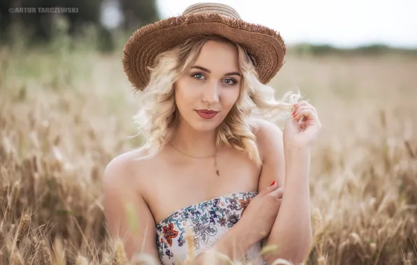 Wheat, field, look, model, portrait, hat, hands, makeup