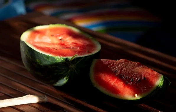 Picture light, the dark background, Board, watermelon, piece, cut, bokeh