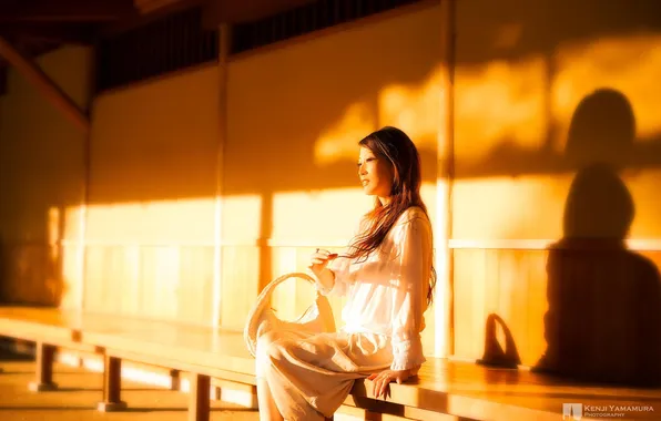 Girl, the sun, bench, photographer, peace, sitting, Kenji Yamamura