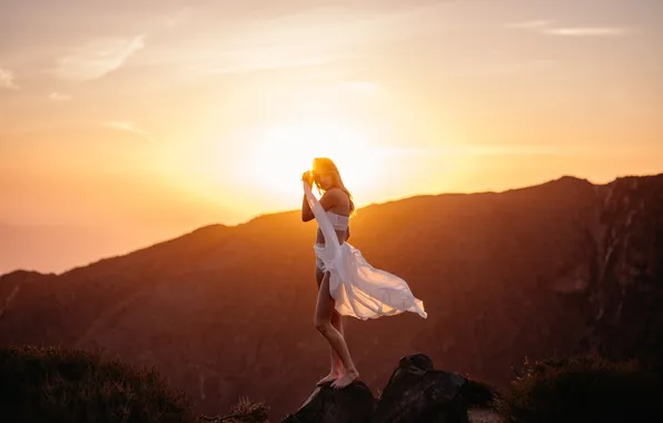Picture girl, light, mountains