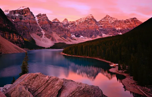The sky, clouds, trees, mountains, lake