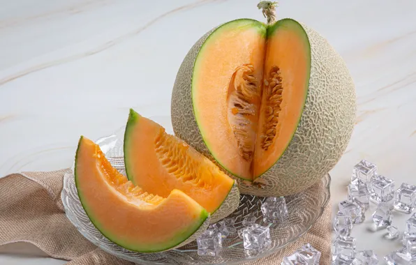 Slices, melon, ice cubes