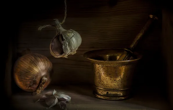 Bow, pistil, garlic, mortar
