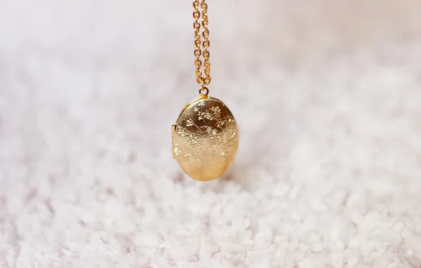 Medallion, pendant, chain, suspension