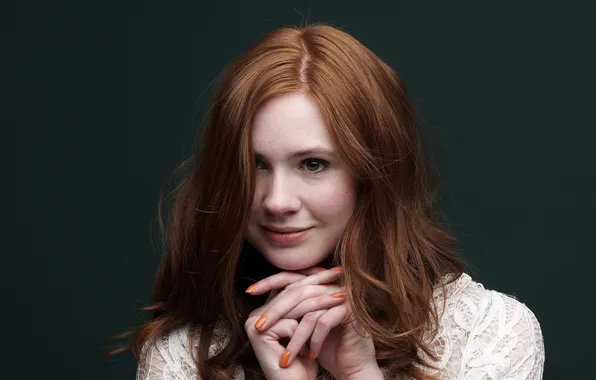 Smile, background, portrait, hands, actress, hairstyle, manicure, Karen Gillan