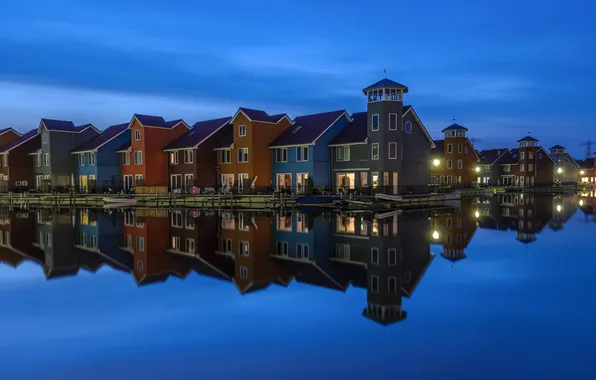 Sea, the sky, lights, home, the evening