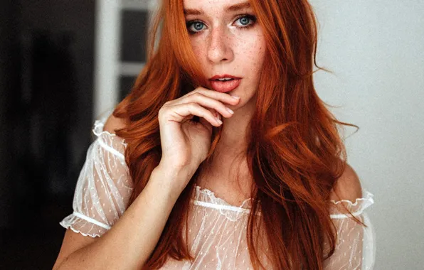 Look, red, Lisa, Elizaveta Kurilko, Roman Petrov