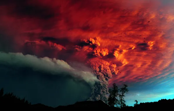 Mountains, ash, smoke, the volcano