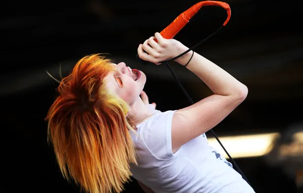 Girl, concert, microphone, singer, red, paramore, williams, hayley