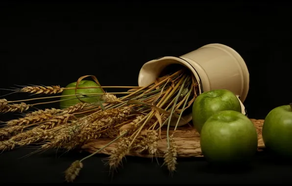 Apples, vase, ears