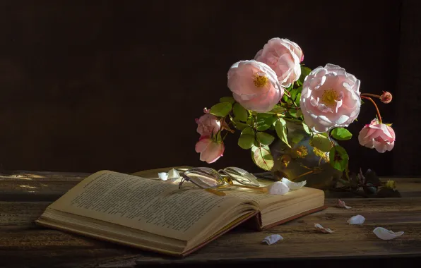 Light, flowers, branches, the dark background, table, roses, bouquet, petals
