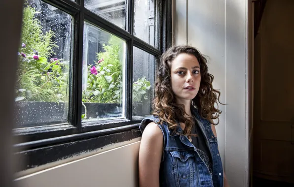 Actress, hairstyle, brown hair, is, window, dzhinsovka, Kaya Scodelario, Kaya Scodelario