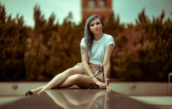 Girl, the city, street