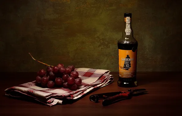 Picture wall, wine, bottle, grapes, clippers, tablecloth