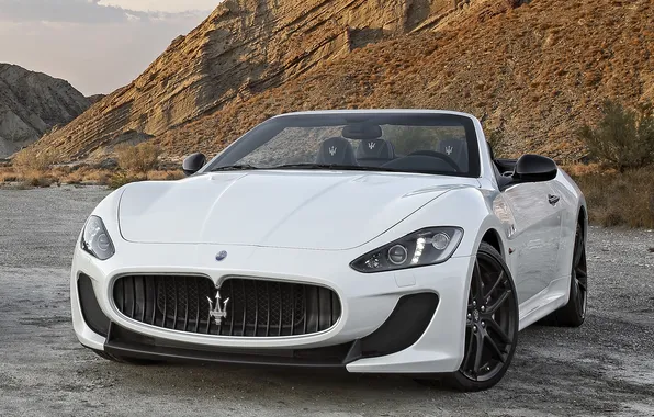 Picture lights, Maserati, white, the front, GranCabrio