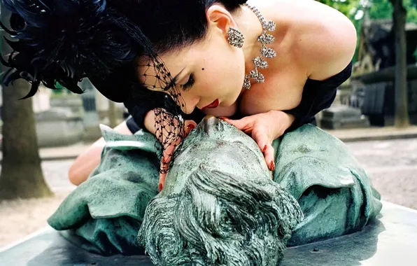 Chest, Gothic, kiss, brunette, monument, decoration