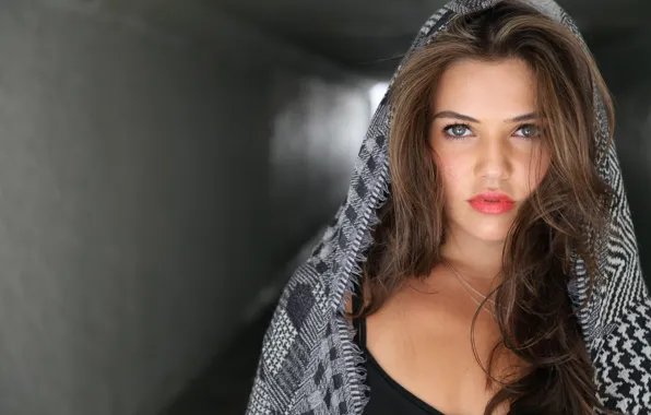 Picture girl, actress, Danielle Campbell, plump lips