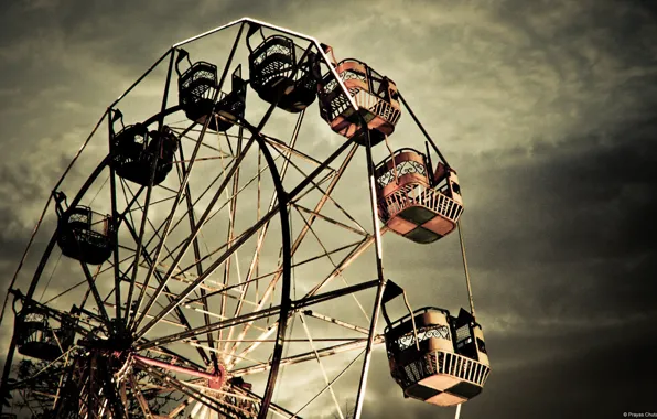 Picture Park, Ferris wheel, dark sky