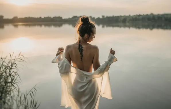WATER, TATTOO, POND, BACK, NIGHTIE, SURFACE, HAIRSTYLE, SURFACE