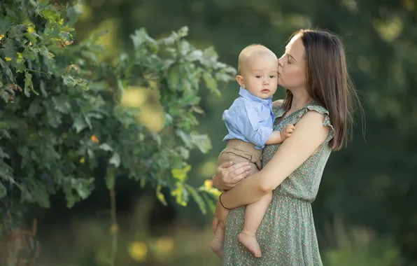 Picture summer, leaves, branches, nature, woman, kiss, boy, baby
