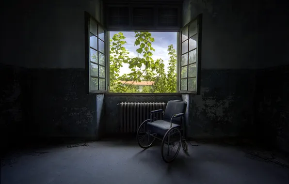 Room, window, a carriage