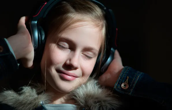 Portrait, headphones, Lists