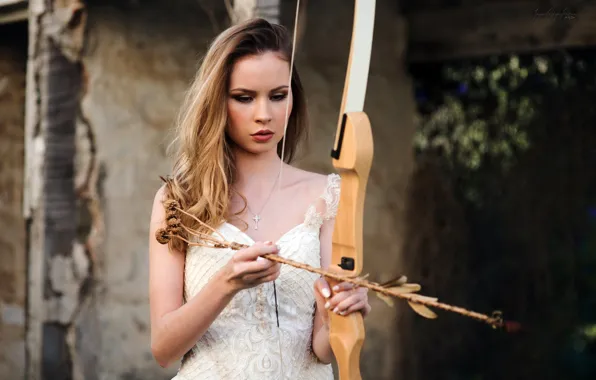 Picture girl, weapons, bow