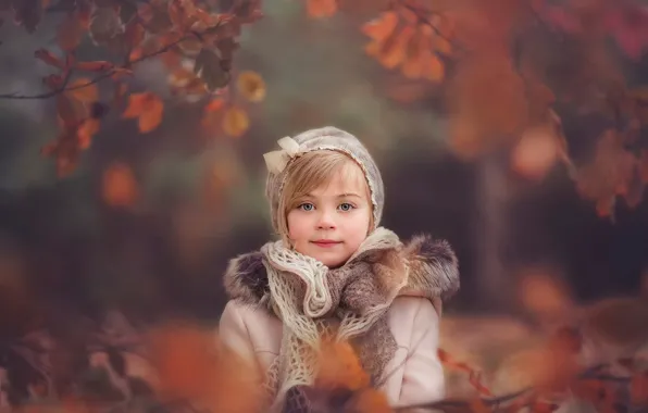Picture hat, girl, the colors of autumn, autumn portrait